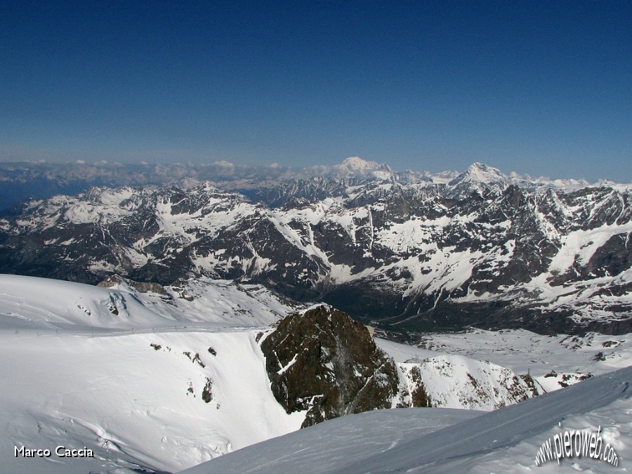 16_Vista verso Monte Bianco e Gran Combin.JPG